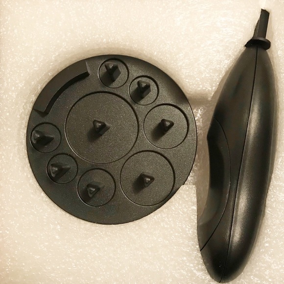 Zoë Ayla Electronic Brush Cleansing & Drying Tool - Picture 3 of 6